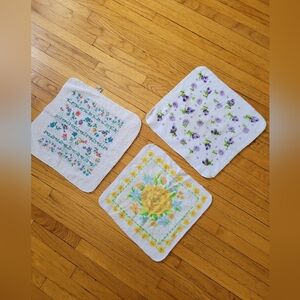 Set of 3 floral bath washcloths